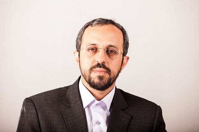واکنش احدیان به توصیه آتش زدن تفاهم‌نامه ایران و آمریکا