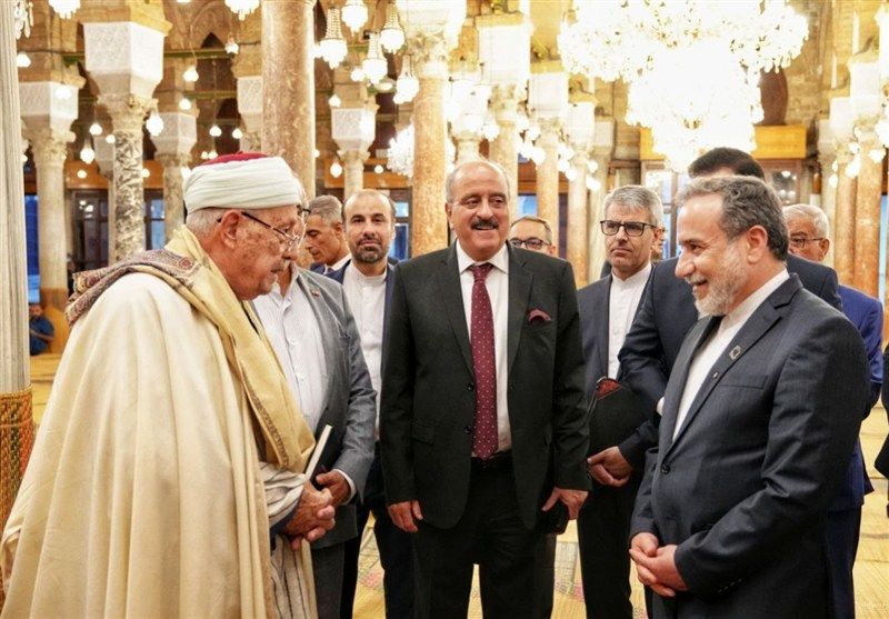 بازدید عراقچی از مسجد جامع الزیتونه و دیدار با مفتی کل تونس