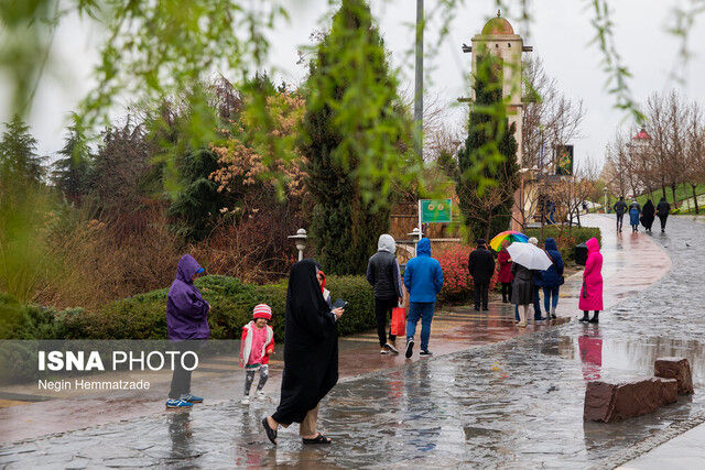 باد و باران و خاک در راه تهران