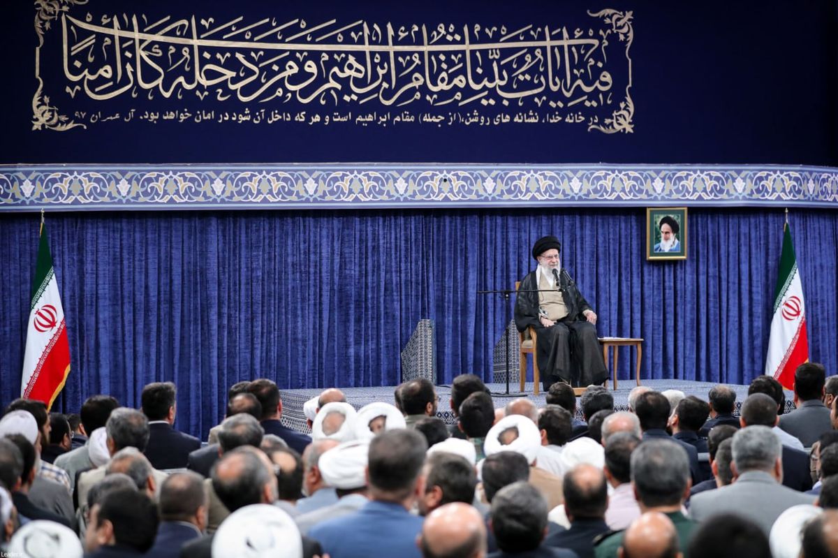 رهبر انقلاب: مشکلات پیش آمده برای دستگاهها در حادثه بندرشهید رجایی با فوریت جبران خواهد شد
