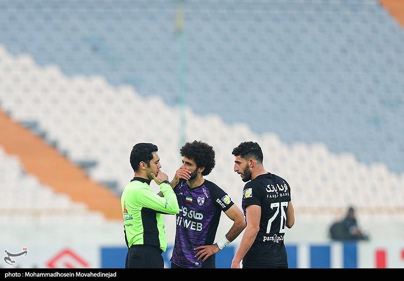 تصاویر دیدنی دیدار تیم‌های فوتبال پرسپولیس و هوادار