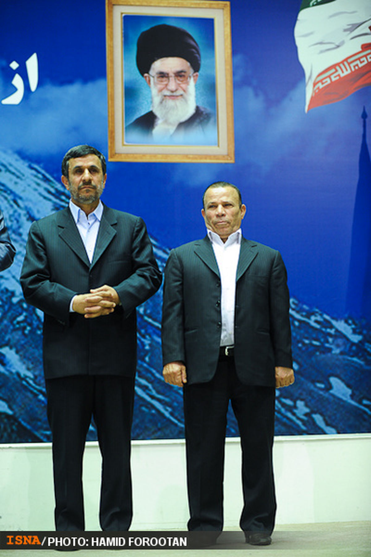 قهرمان اسبق المپیک کناراحمدی نژاد/عکس