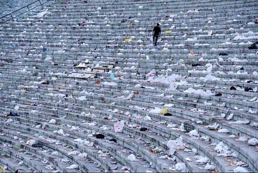 عکسی از سکوهای ورزشگاه آزادی که مایه تاسف است