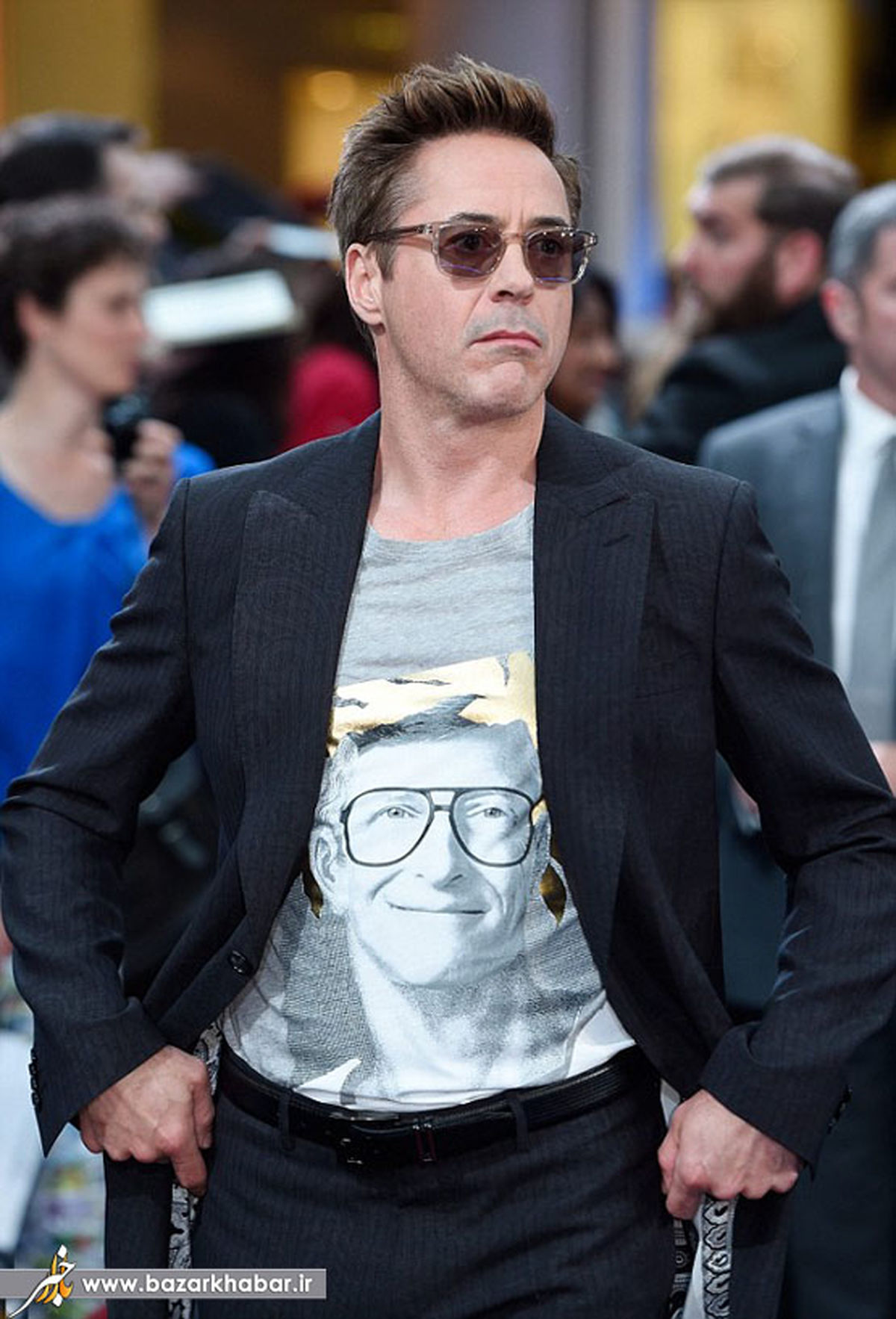 عرض ارادت متفاوت یک بازیگر/عکس