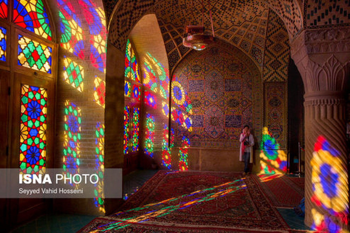 تصاویر: گردشگران، مبهوت مسجد رنگ‌ها