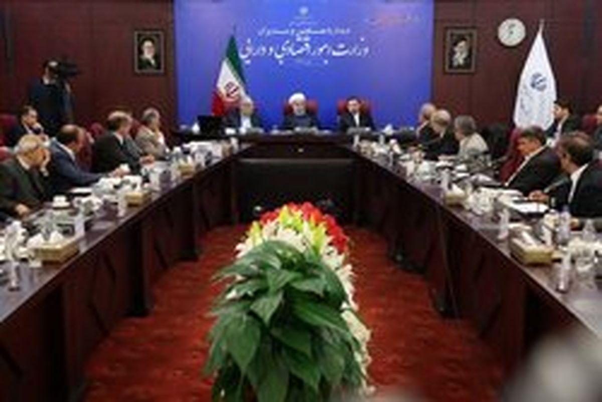 روحانی:ریشه مشکلات فاصله مسئولان با نسل جوان است