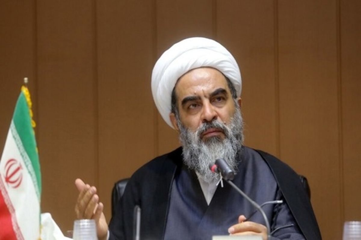 آیت‌الله فاضل‌لنکرانی: شب می‌خوابند و فردا ۲۵ میلیون به قیمت خودرو اضافه می‌کنند