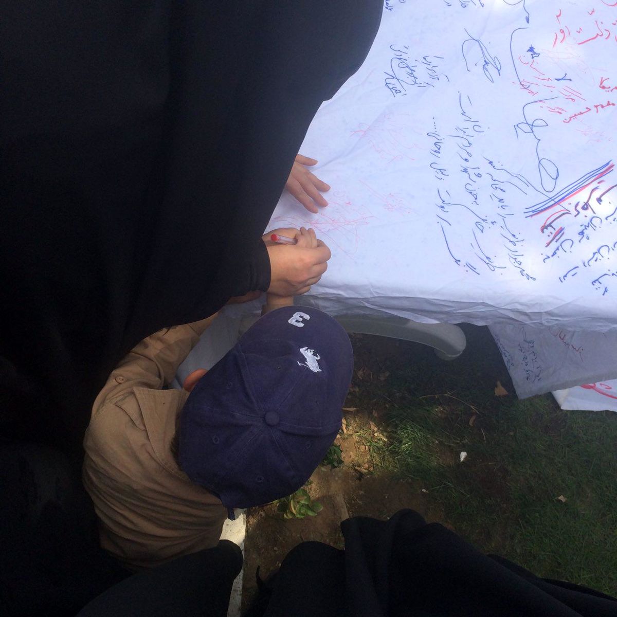 تصاویر: چهارمین روز تحصن اعتراض به لغو نشدن تحریم ها