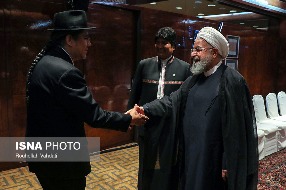 تیپ عجیب همراه رییس جمهور بولیوی در دیدار با روحانی/عکس