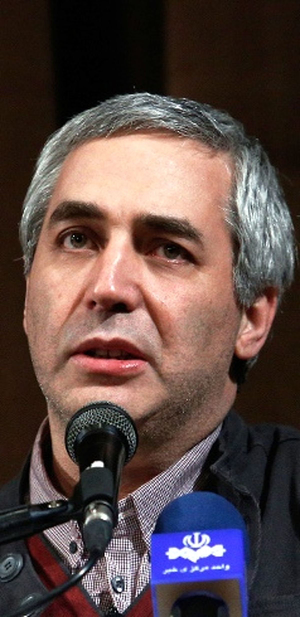 من آرمانگرای مذهبی هستم/  به موسوی و روحانی رای داده‌ام/  نمی توانم مثل ظریف لبخند بزنم