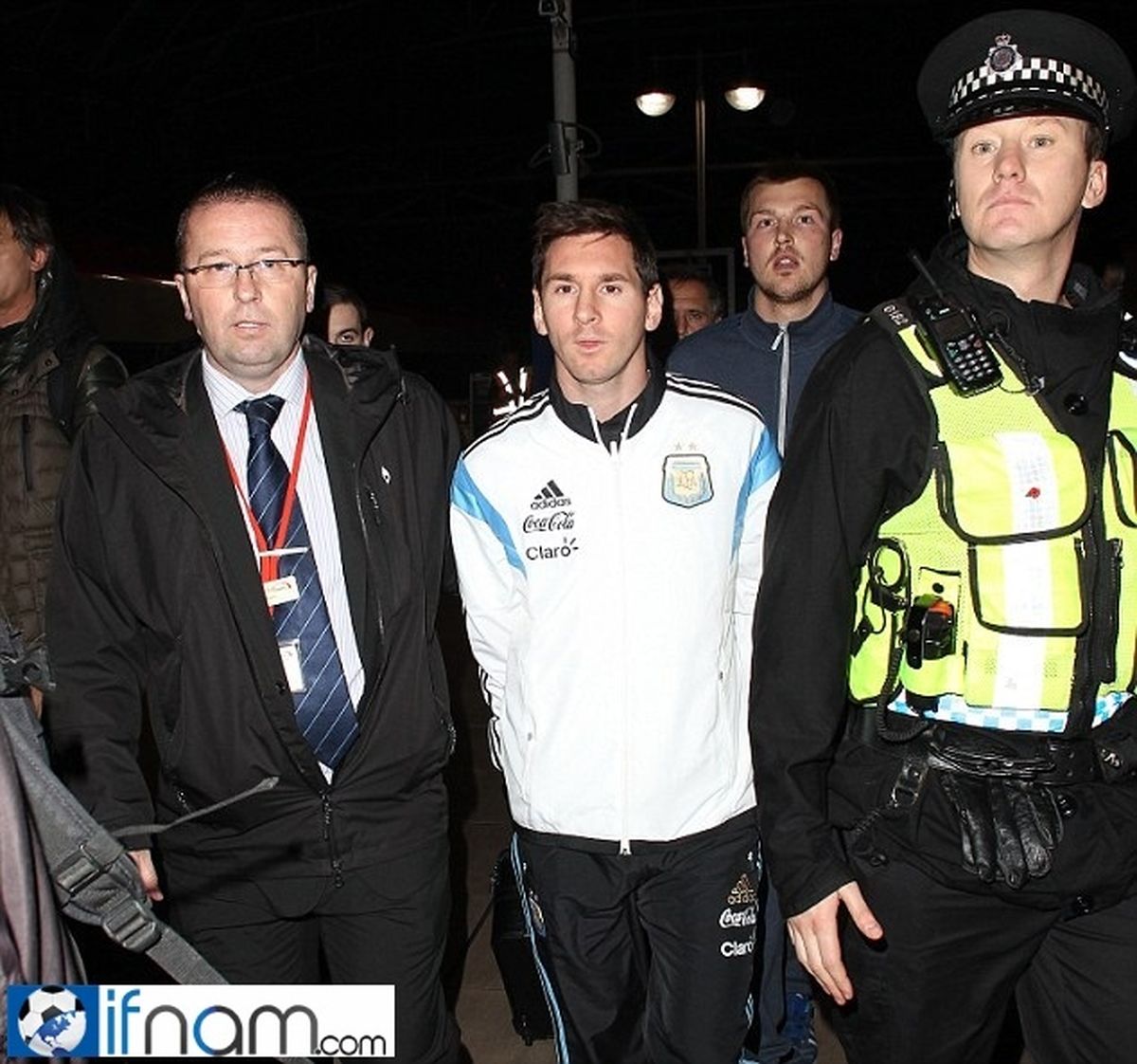 استقبال انگلیسی ها از مسی /عکس