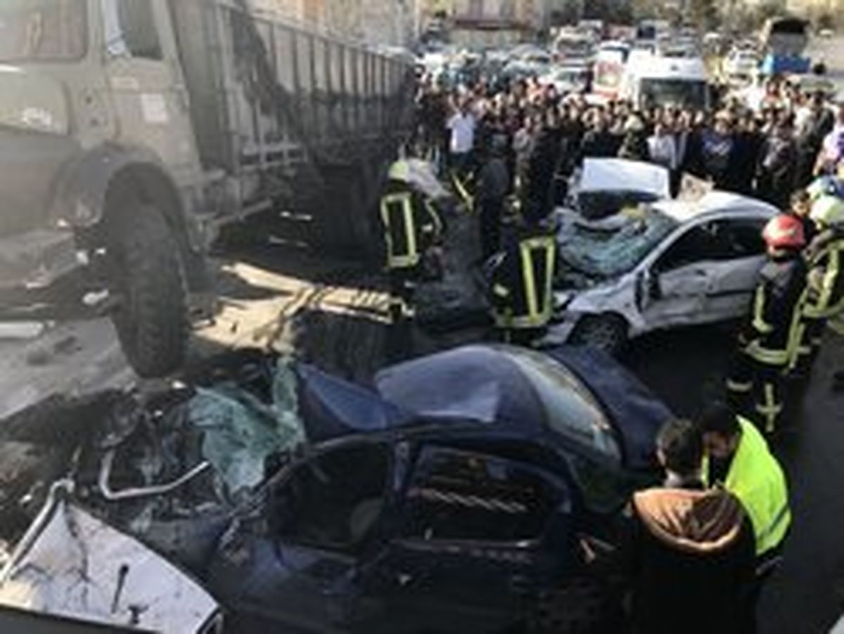 برخورد مرگبار کامیون با ۹ خودرو در ورودی شیراز +تصاویر