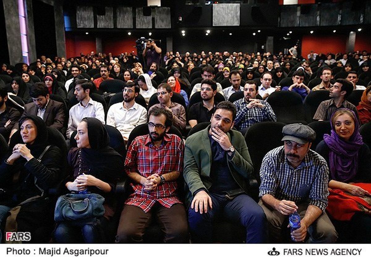 مجری جنجالی در اکران یک فیلم/عکس