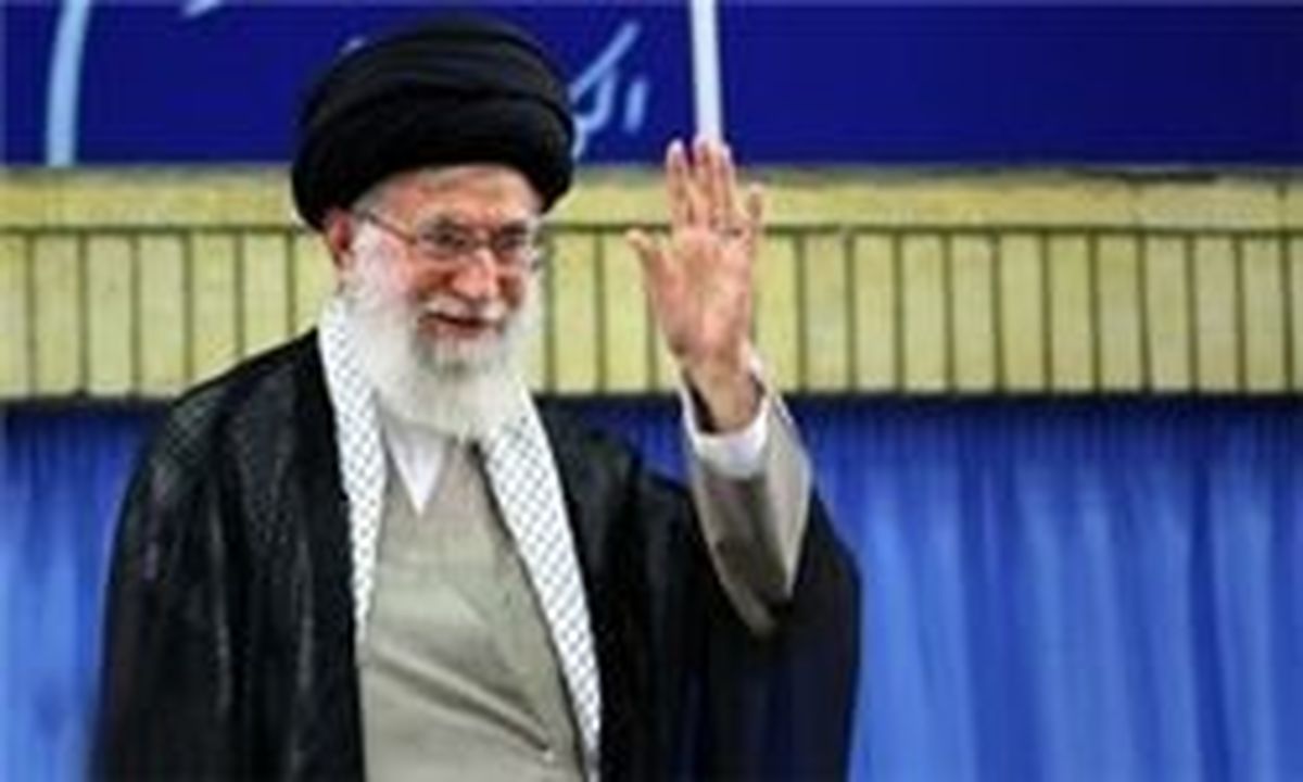 رهبرانقلاب: بکوشید شعر فارسی عفیف، حکمتآمیز و امیدآفرین باقی بماند