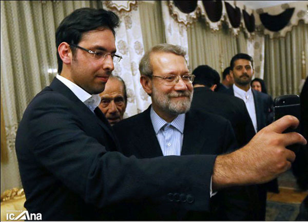 عکس سلفی با علی لاریجانی