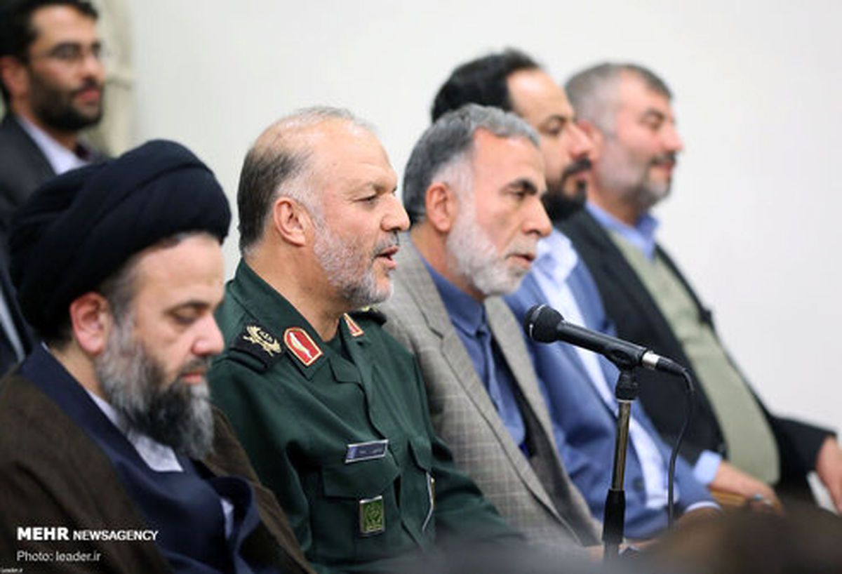 تصاویر: دیداراعضای کنگره تجلیل از رزمندگان خمینی‌شهر با رهبر انقلاب