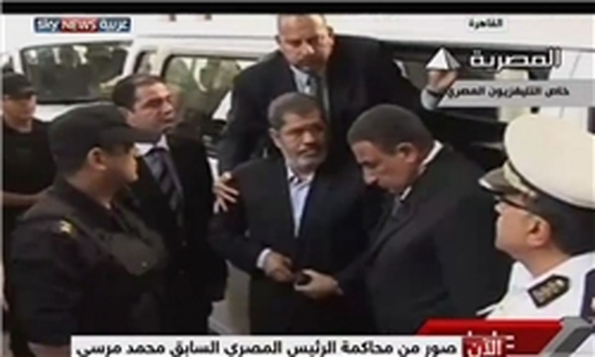 اولین تصاویر منتشر شده از محاکمه«مرسی»