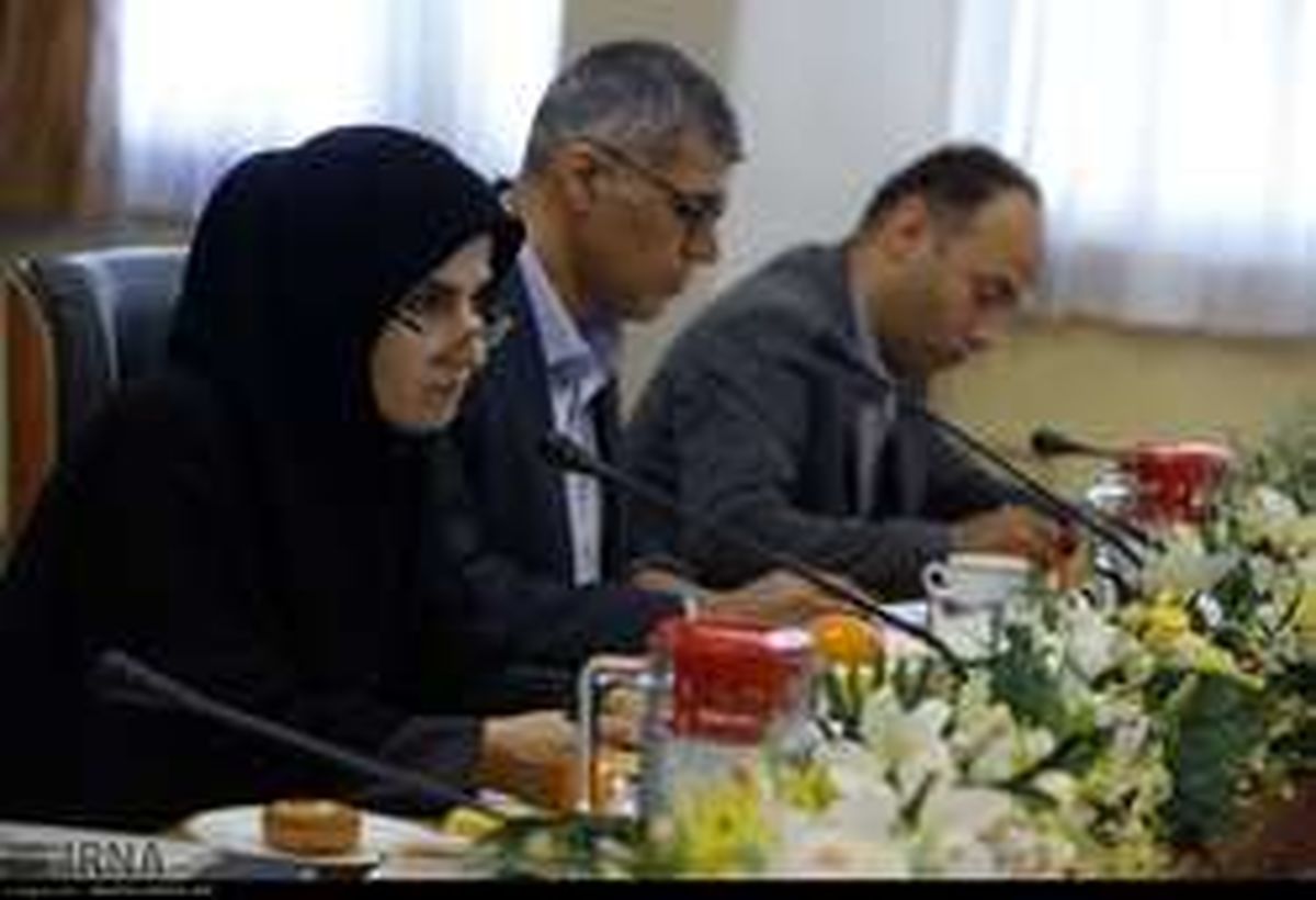 حضور معاون روحانی بدون چادر در یک نشست عمومی+ عکس