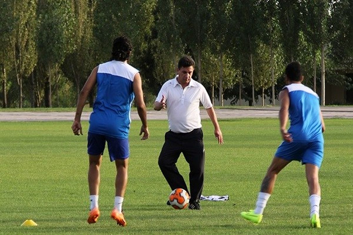 قلعه نویی پا به توپ شد/عکس