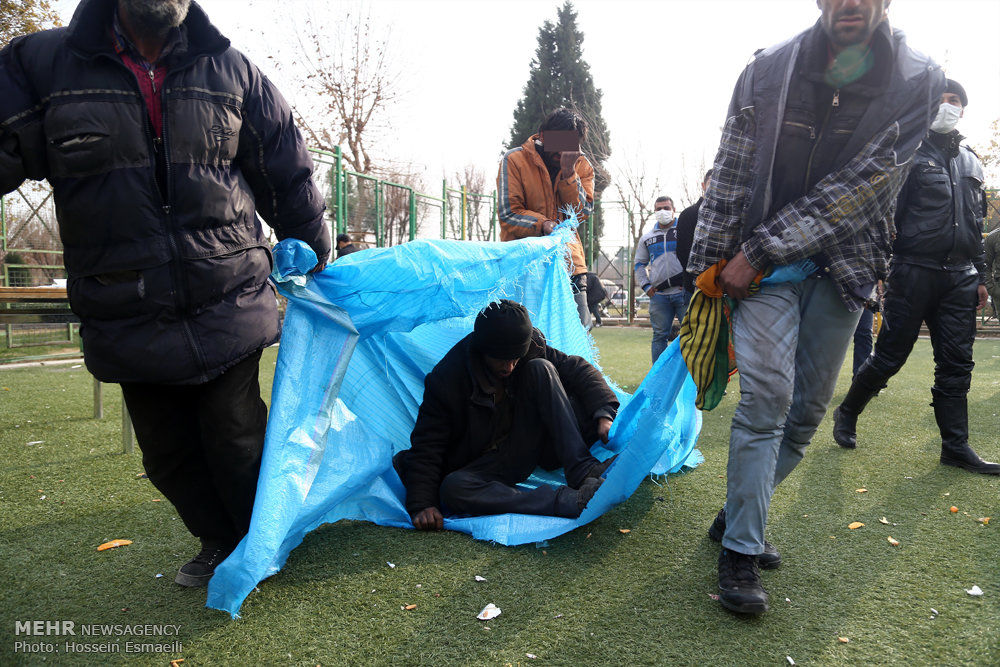 گزارش تصویری 29 آذر: از جمع آوری معتادان محله هرندی تا نمایشگاه محصولات غذایی ارگانیک در مصلی