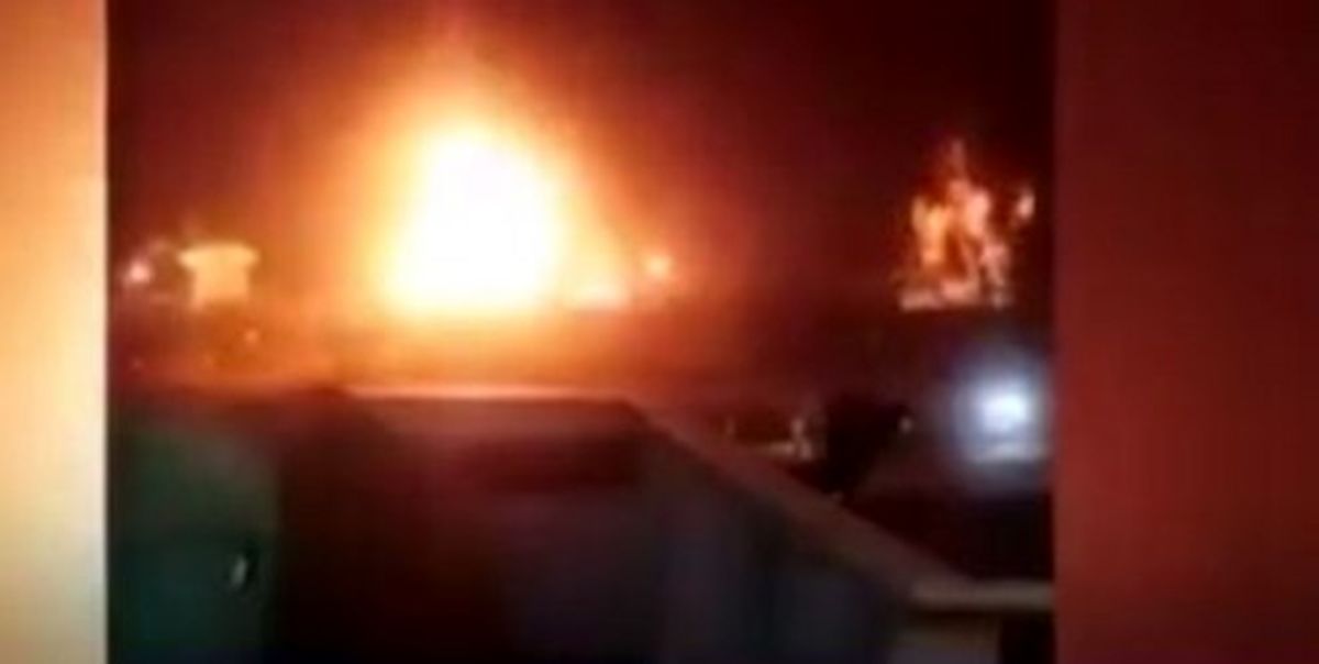 انفجار نفتکش انگلیسی در بندر جده +فیلم