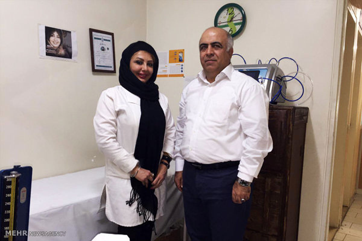 ۲۰ سال ویزیت و درمان رایگان توسط زوج پزشک