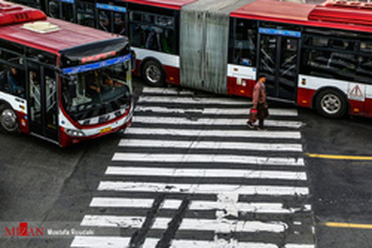 عابران از ورود ناگهانی به خیابان خودداری کنند
