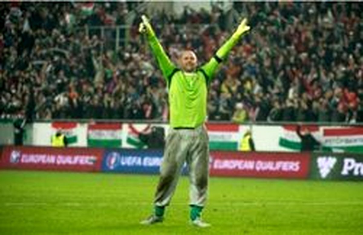 شلوار معروف پدر فوتبالیست به پسر رسید +عکس