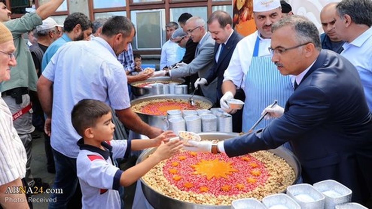 تصاویر: توزیع آش نذری اردوغان به مناسبت ایام محرم