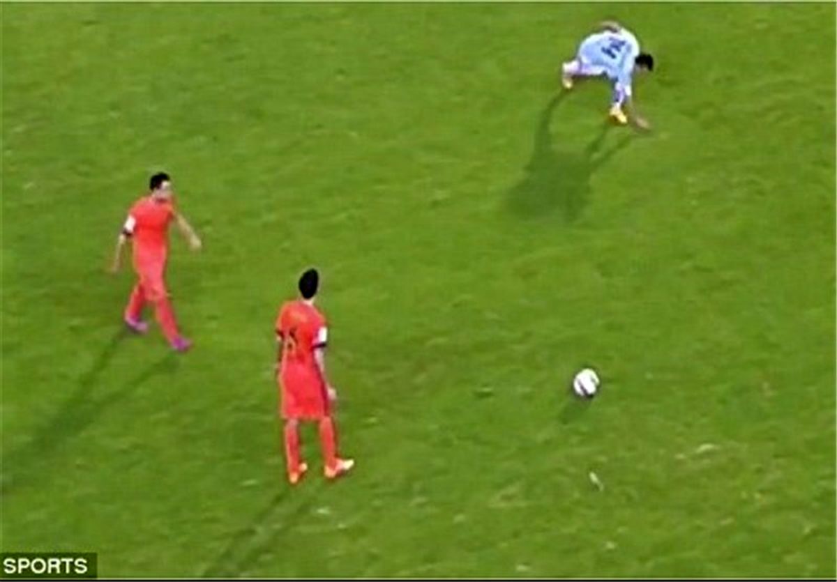 اخراج  به خاطر یک مشت چمن!/تصاویر