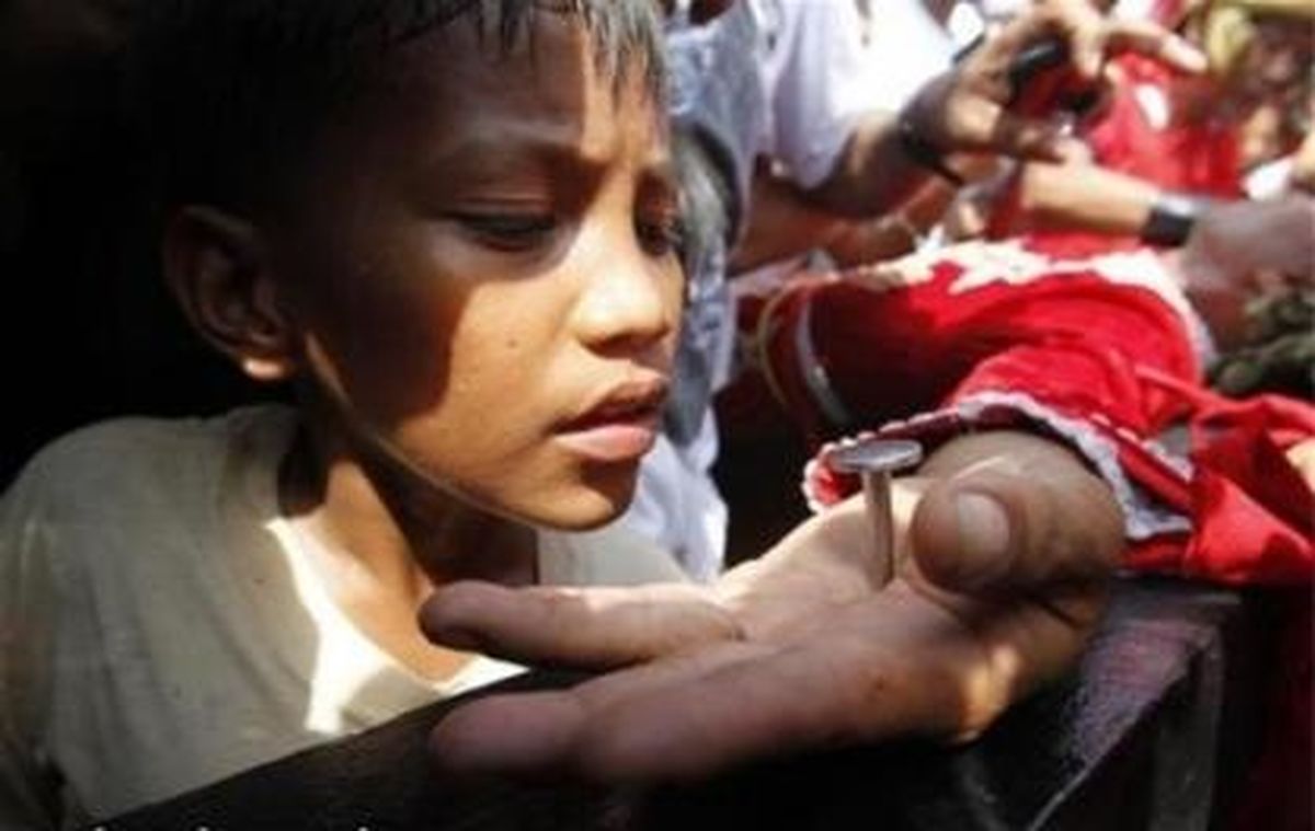 راهی عجیب برای توبــــه!/عکس