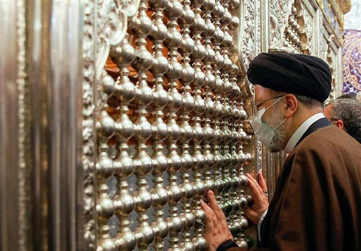 رئیسی به حرم مطهر امام رضا(ع) مشرف شد