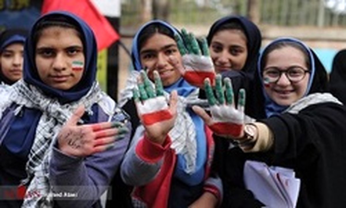 راهپیمایان ۱۳ آبان: از این پیچ تاریخی عبور خواهیم کرد