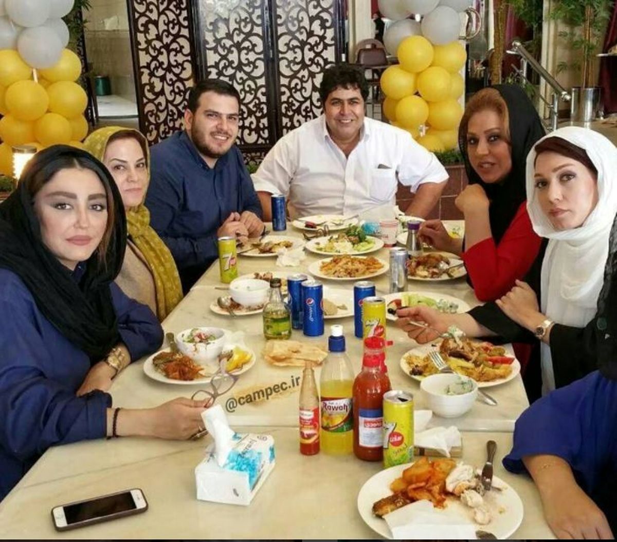 عکس: بازیگران در رستورانی در نجف