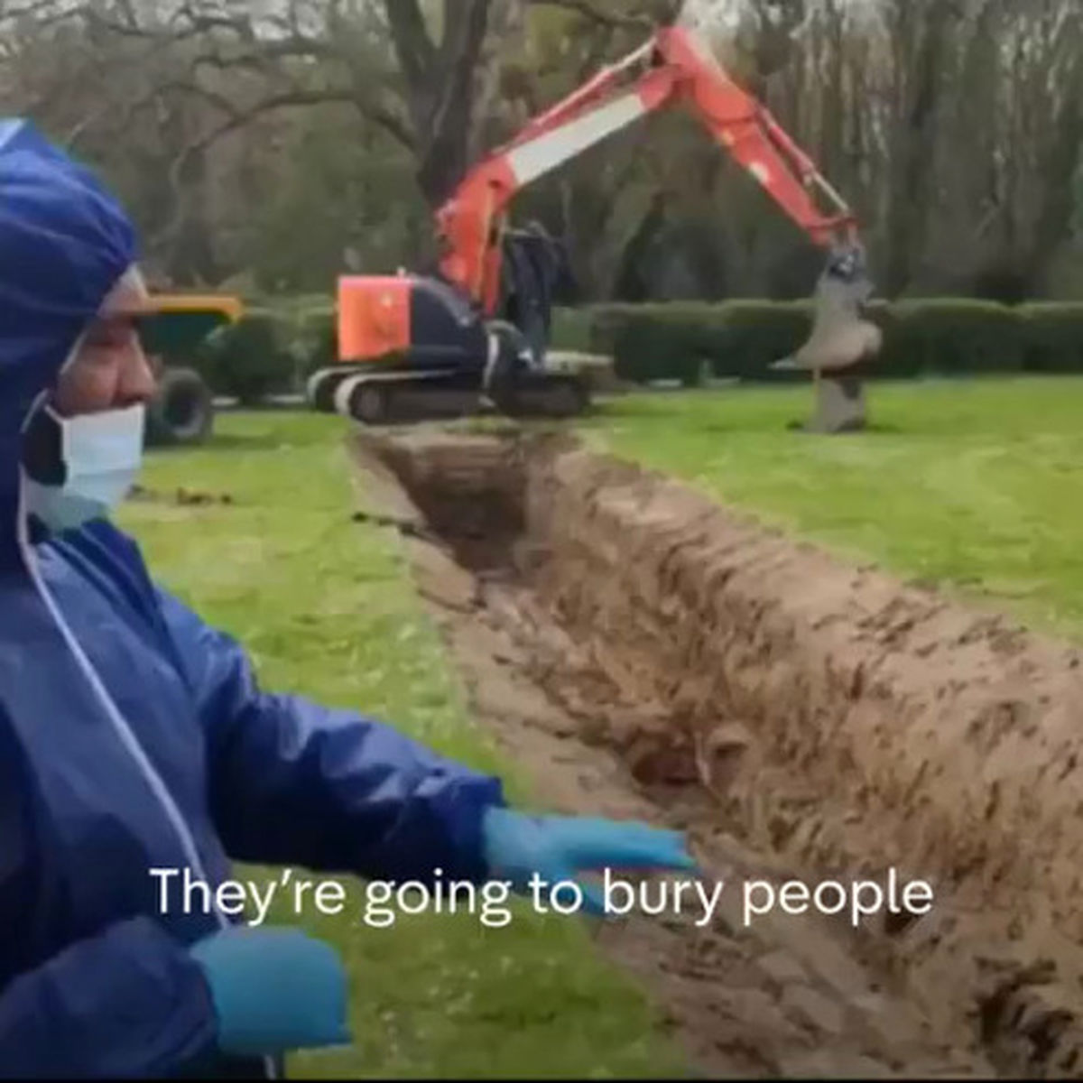 حفر گورهای دستهجمعی برای قربانیان کرونا؛ اینبار در انگلیس +فیلم