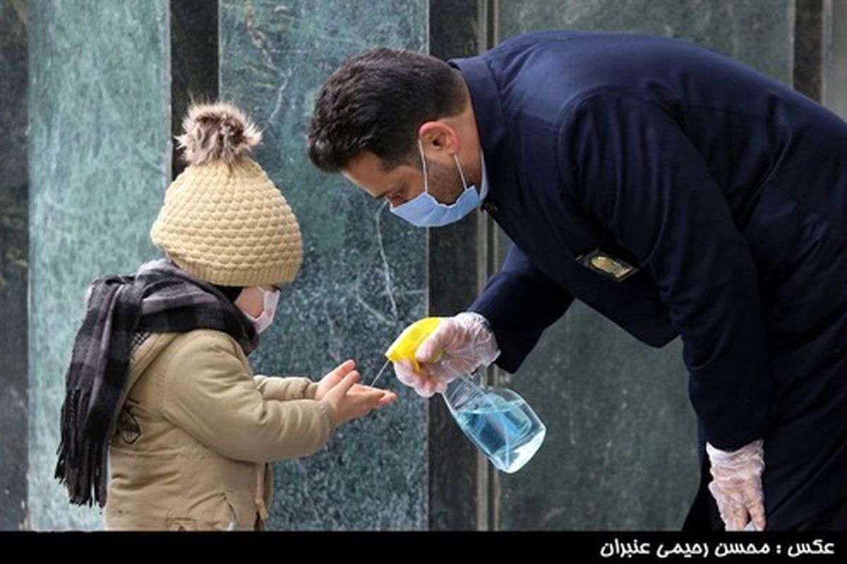 تصویری جالب از زائر خردسال حرم امام رضا علیهالسلام