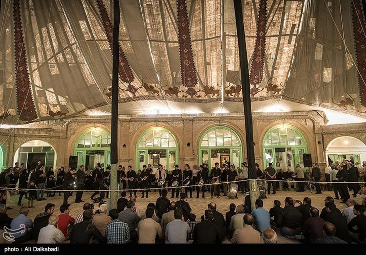 گزارش تصویری: مراسم چادر کشی حسینیه قنادها