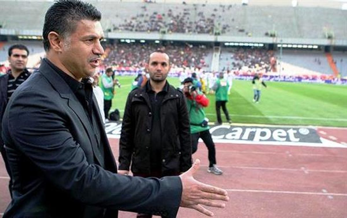 دست دادن دایی با مربی نامریی حریف/عکس