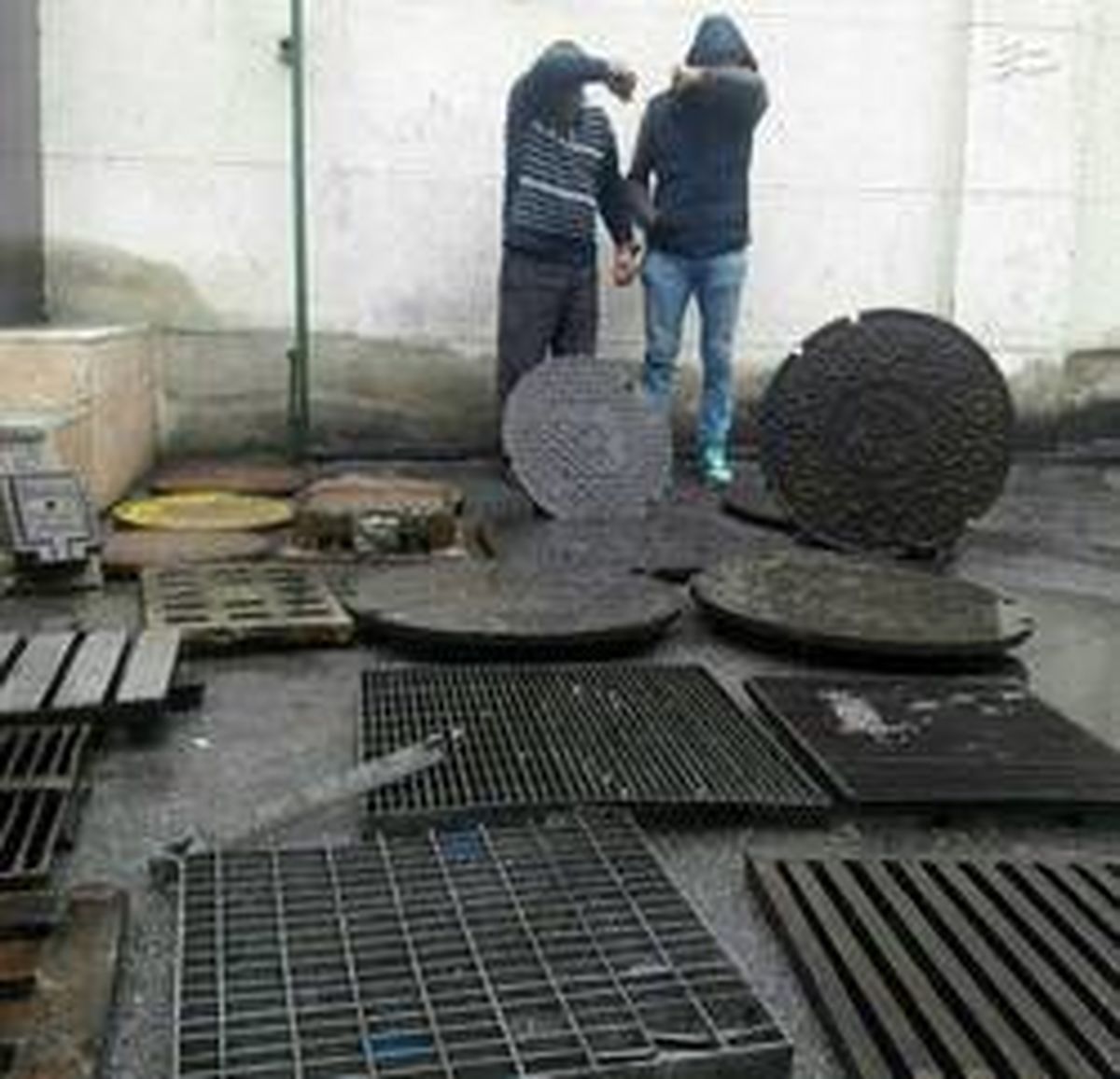 عکس: بازداشت سارقان فاضلابی!