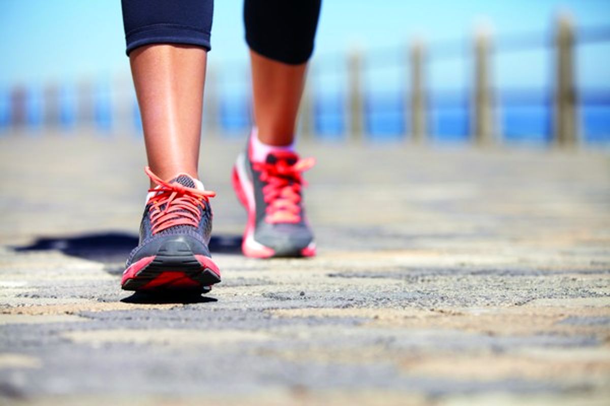 ۴ روش برای اینکه در پیاده روی کالری بیشتری بسوزانید