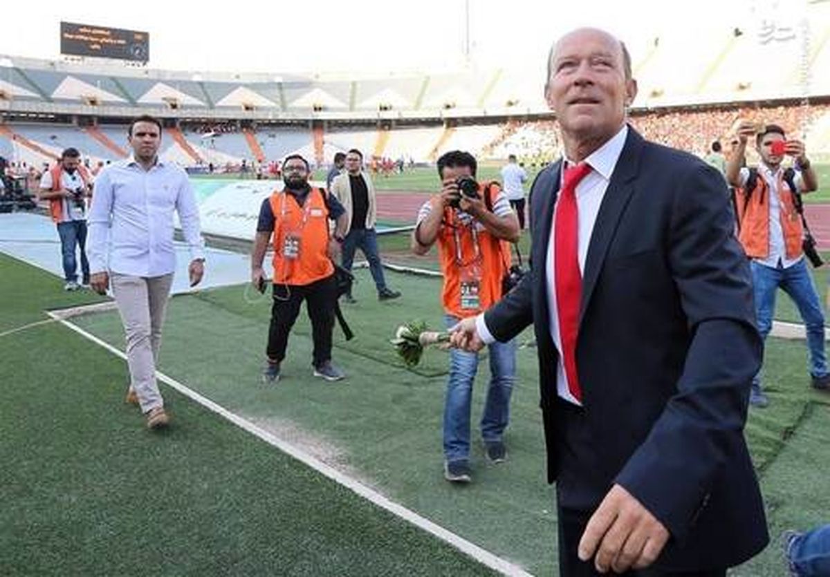 عکس: هدیه سرمربی پرسپولیس به هواداران