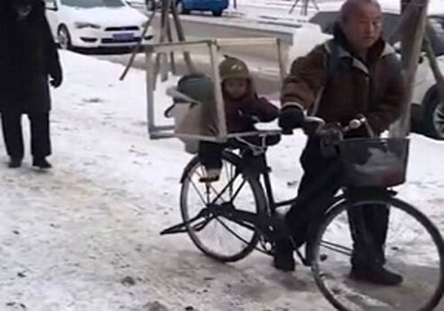 نوه‌داری مدرن به سبک پدربزرگ چینی +عکس و فیلم