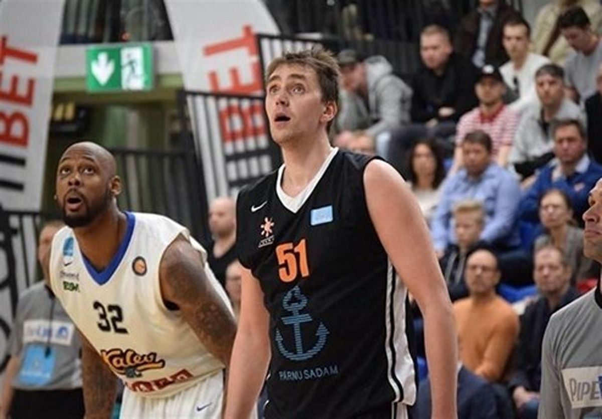 خانه ورزشکار مشهور پس از برخورد صاعقه سوخت +عکس