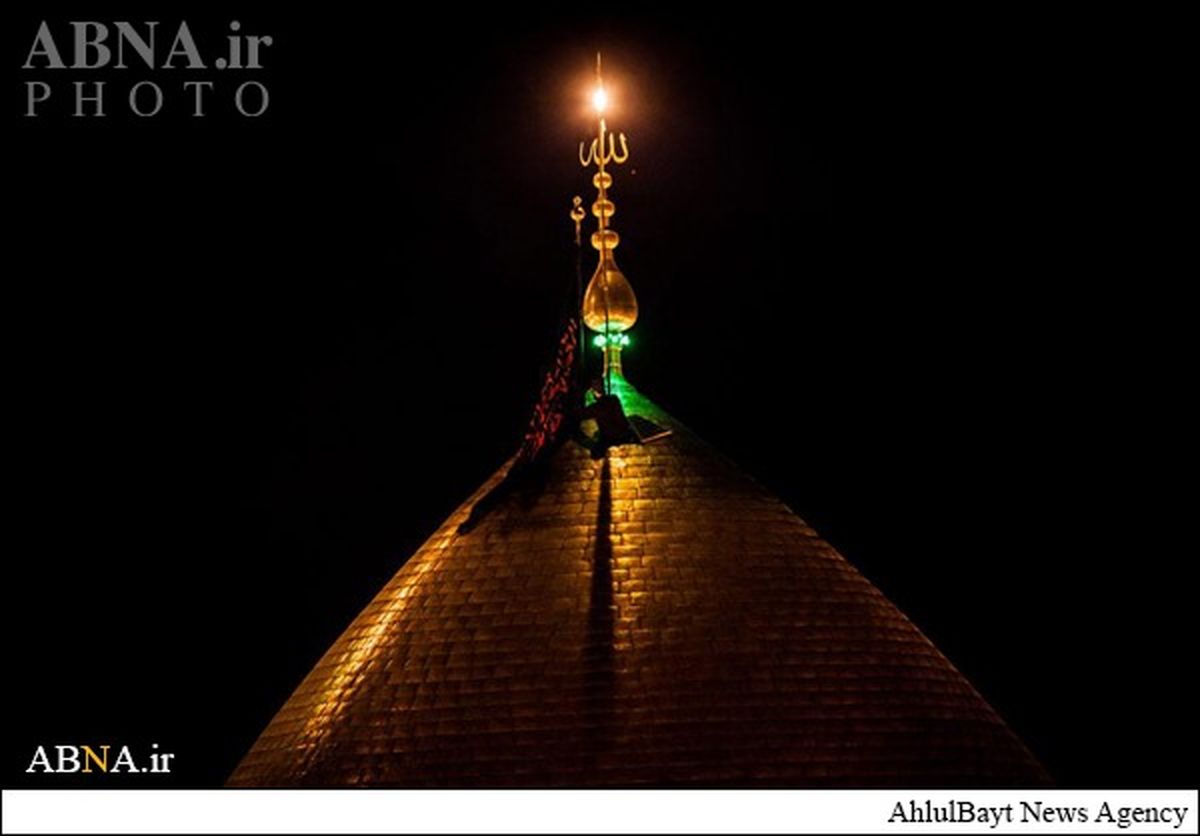 تصاویر/تعویض‌پرچم‌گنبد‌حرمین‌امام‌حسین(ع)‌و‌حضرت‌عباس(ع)