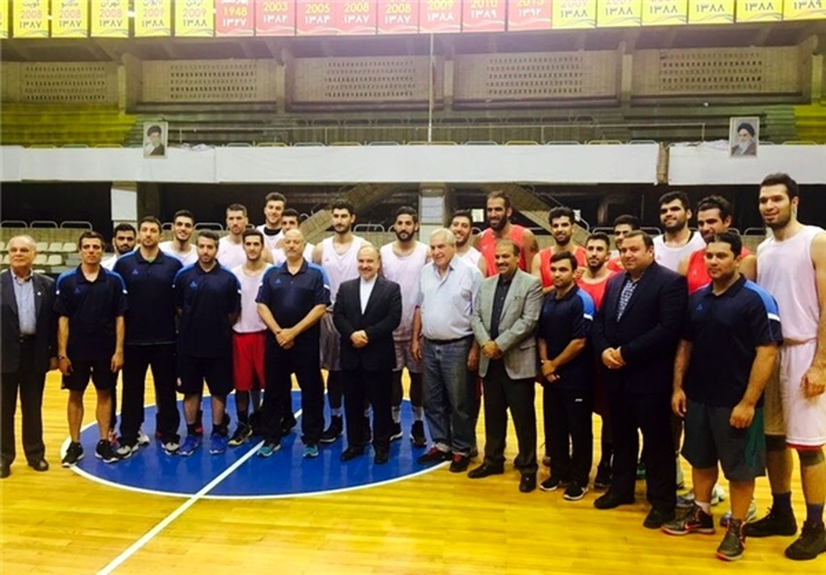 وزیر ورزش در جمع بسکتبالیست‌ها