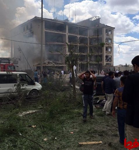 کشته شدن حداقل سه پلیس در انفجار امروز ترکیه +تصاویر