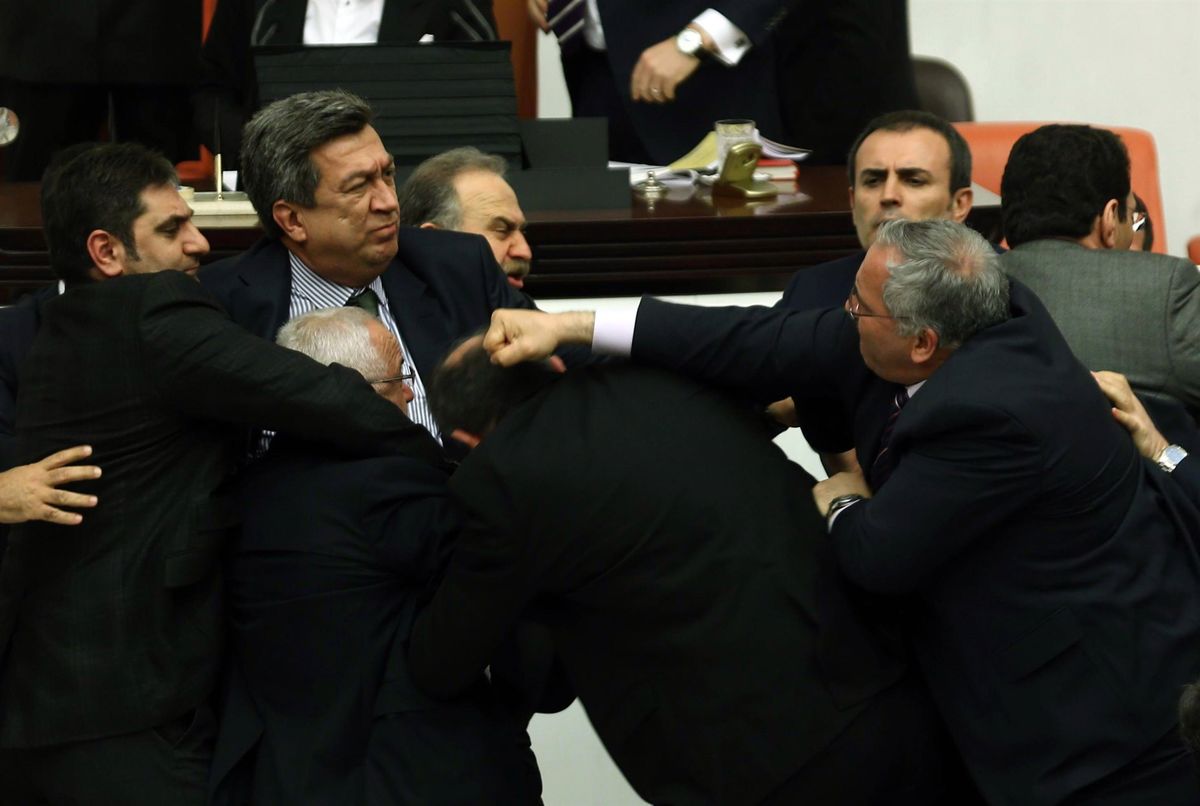 کتک کاری در مجلس ترکیه/تصاویر