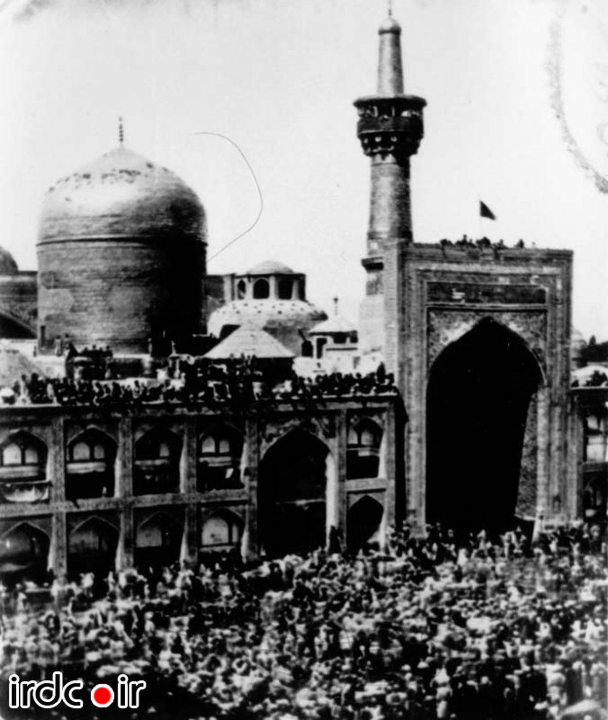 عكسی بسیار قدیمی از حرم امام رضا