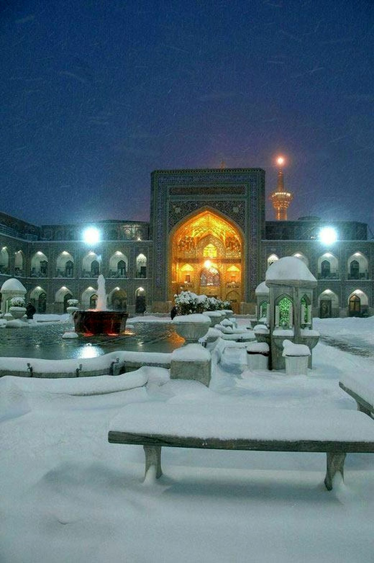 تصویری از سفید پوش شدن حرم امام رضا(ع)