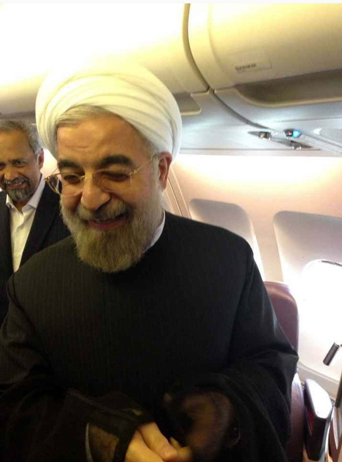 عکس/ روحانی در حال بازگشت به ایران